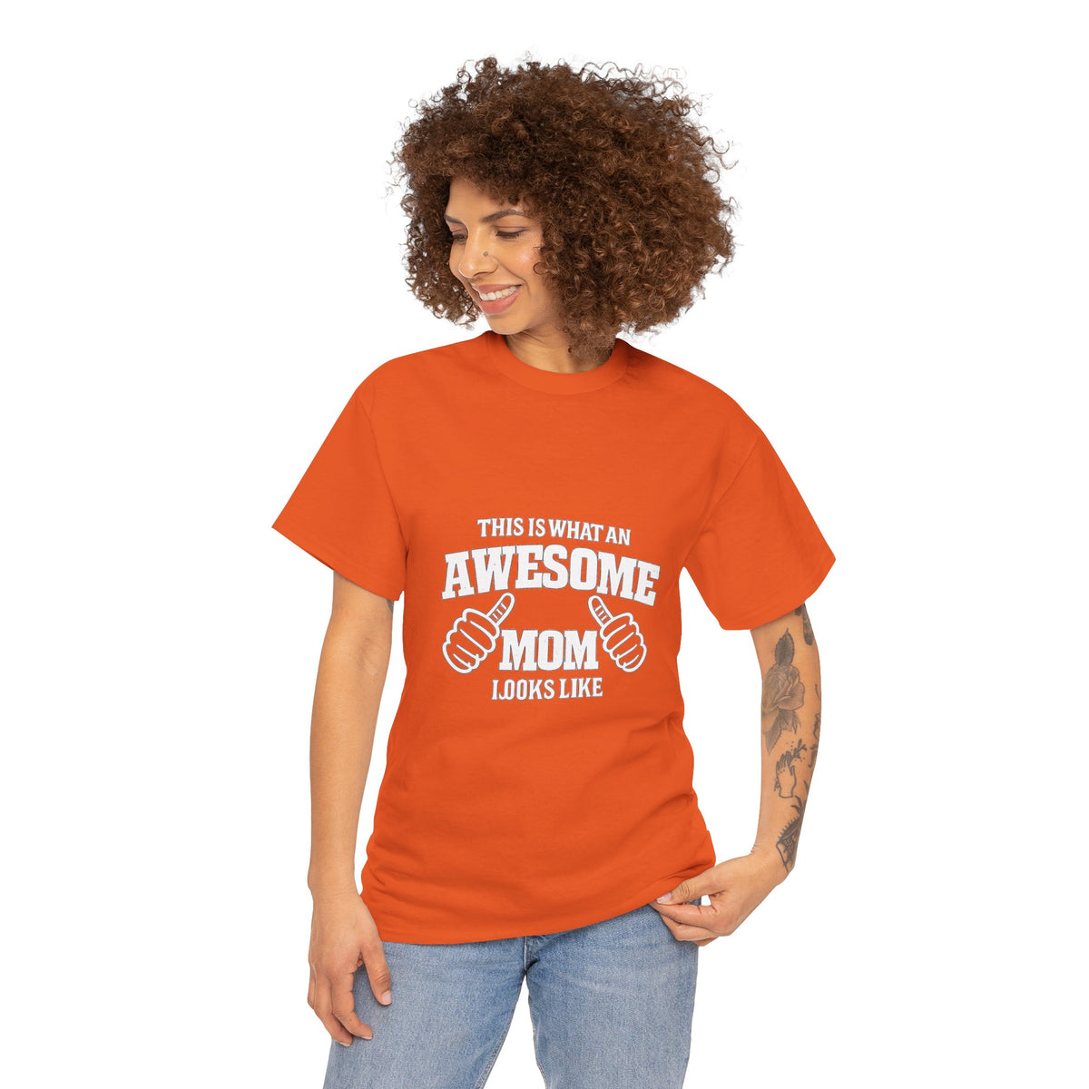 Awesome Mom with Pointing Thumbs T-Shirt | Mother's Day Tee