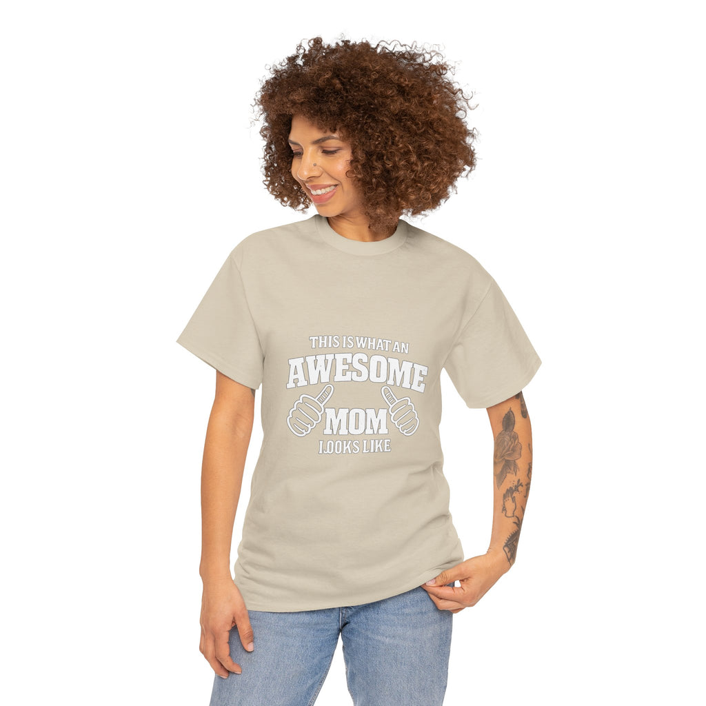 Awesome Mom with Pointing Thumbs T-Shirt | Mother's Day Tee