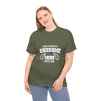 Awesome Mom with Pointing Thumbs T-Shirt | Mother's Day Tee