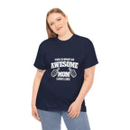 Awesome Mom with Pointing Thumbs T-Shirt | Mother's Day Tee