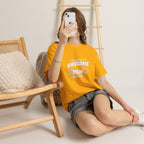 Awesome Mom with Pointing Thumbs T-Shirt | Mother's Day Tee