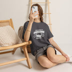 Awesome Mom with Pointing Thumbs T-Shirt | Mother's Day Tee
