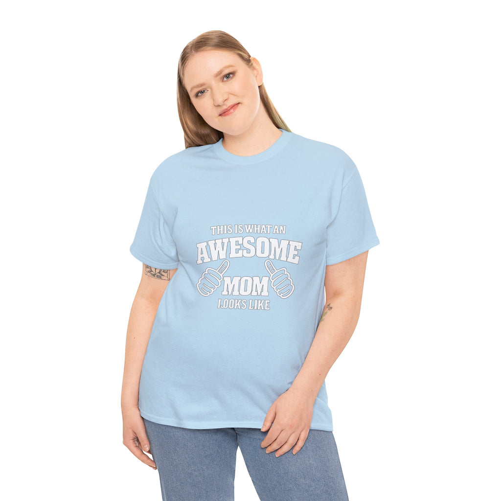 Awesome Mom with Pointing Thumbs T-Shirt | Mother's Day Tee