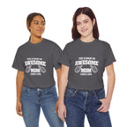 Awesome Mom with Pointing Thumbs T-Shirt | Mother's Day Tee