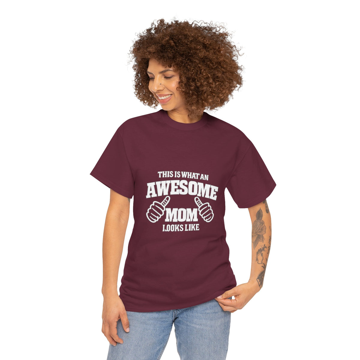 Awesome Mom with Pointing Thumbs T-Shirt | Mother's Day Tee
