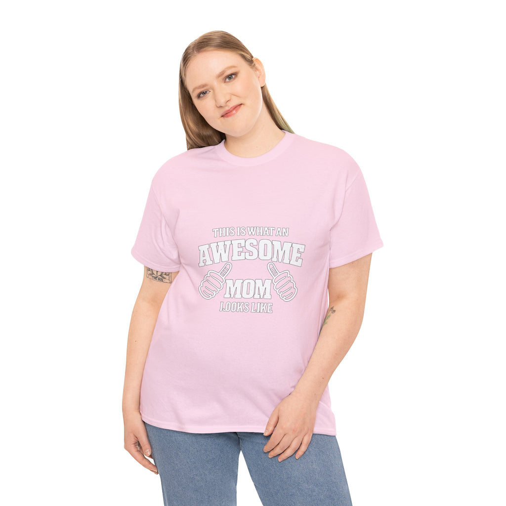Awesome Mom with Pointing Thumbs T-Shirt | Mother's Day Tee