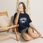Awesome Mom with Pointing Thumbs T-Shirt | Mother's Day Tee