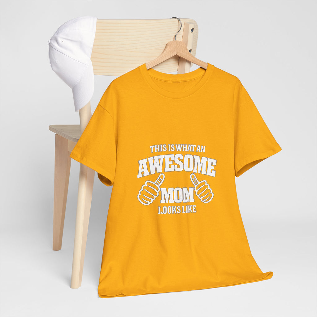 Awesome Mom with Pointing Thumbs T-Shirt | Mother's Day Tee