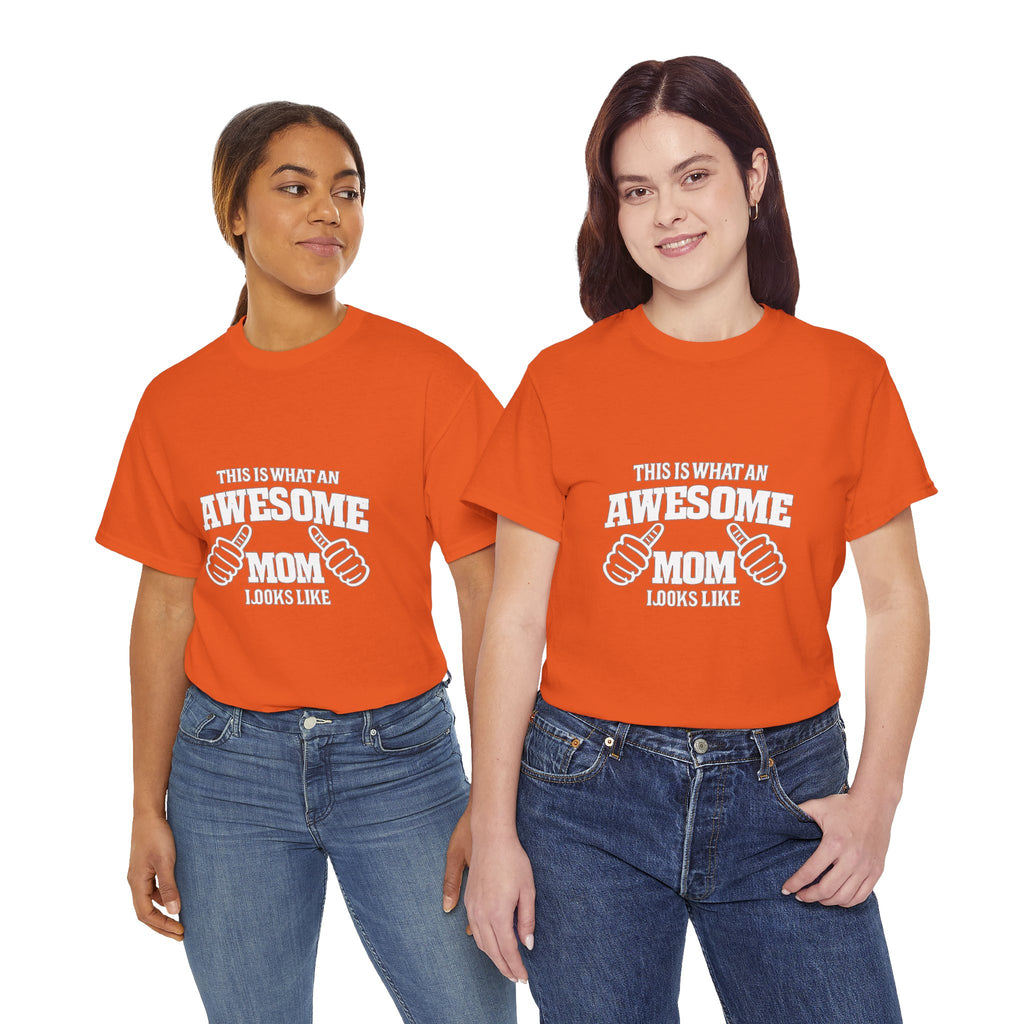 Awesome Mom with Pointing Thumbs T-Shirt | Mother's Day Tee