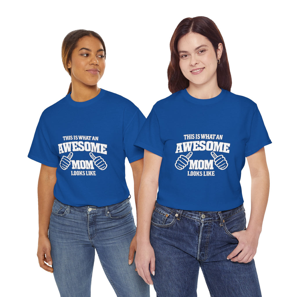 Awesome Mom with Pointing Thumbs T-Shirt | Mother's Day Tee