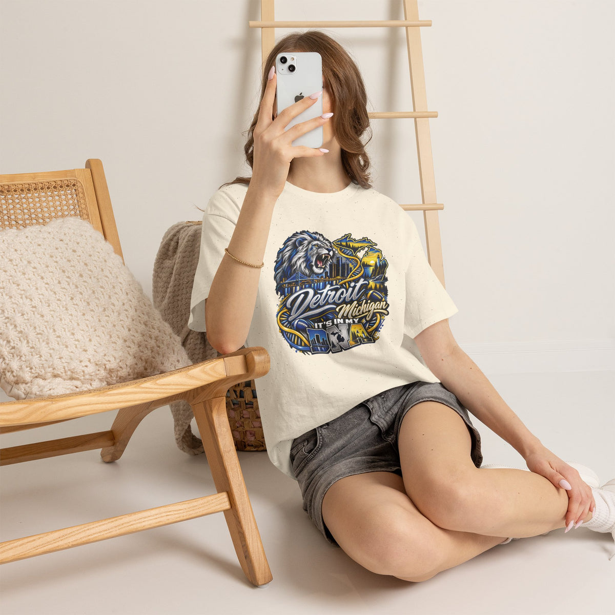Detroit Michigan Lion Cityscape Graphic T-Shirt