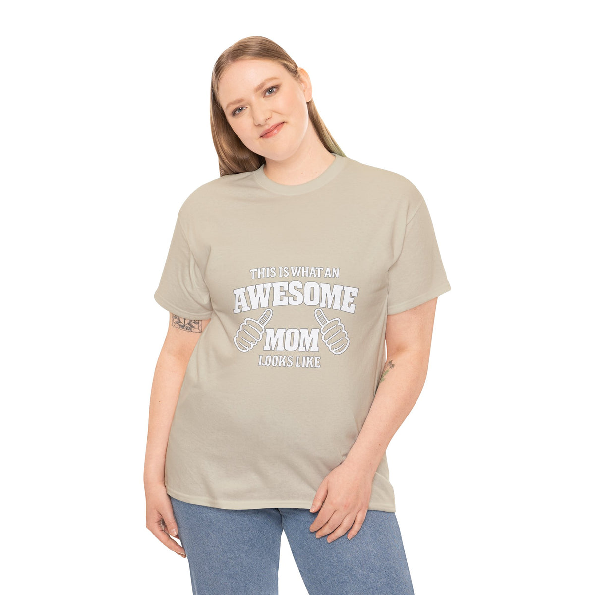 Awesome Mom with Pointing Thumbs T-Shirt | Mother's Day Tee