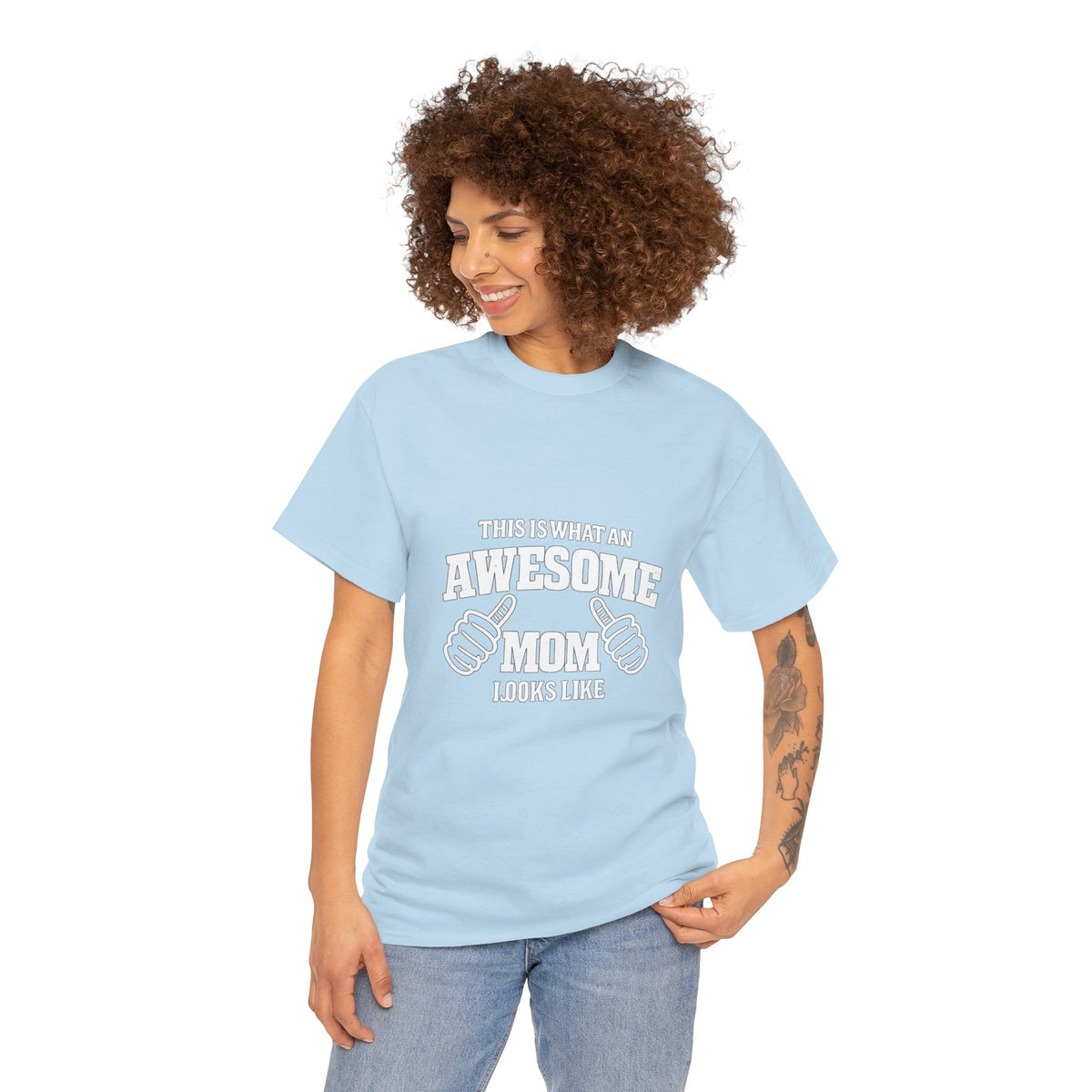 Awesome Mom with Pointing Thumbs T-Shirt | Mother's Day Tee