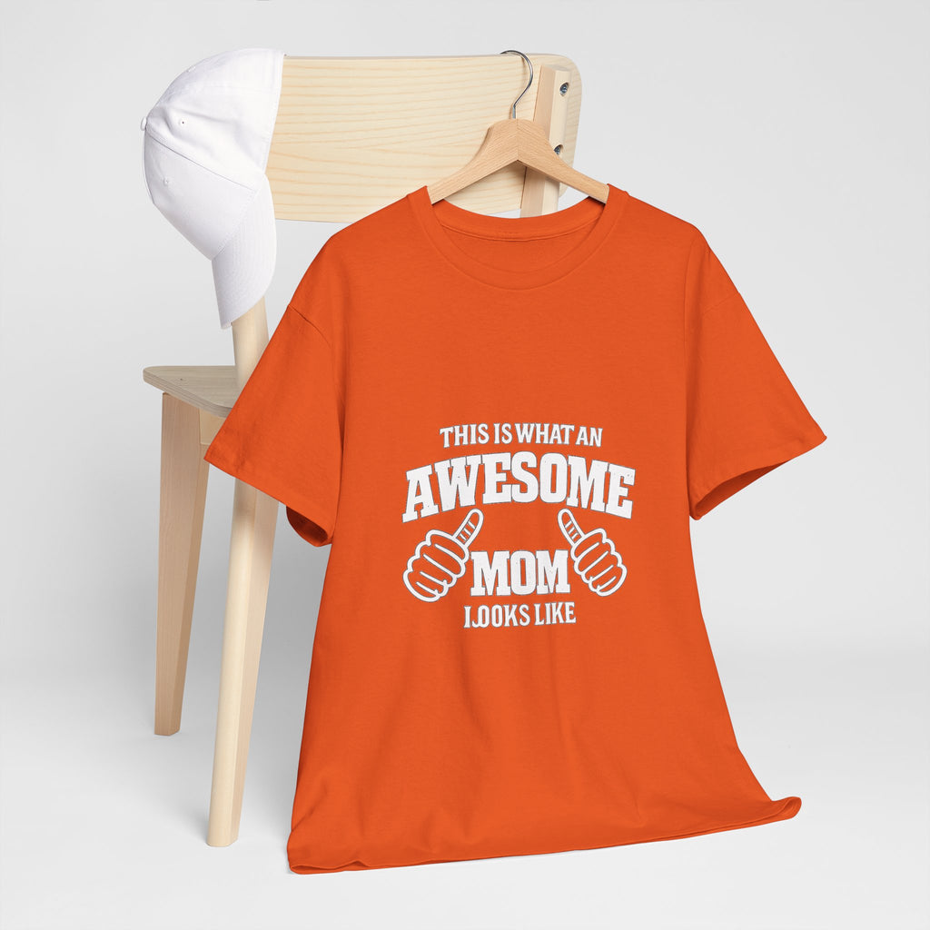 Awesome Mom with Pointing Thumbs T-Shirt | Mother's Day Tee