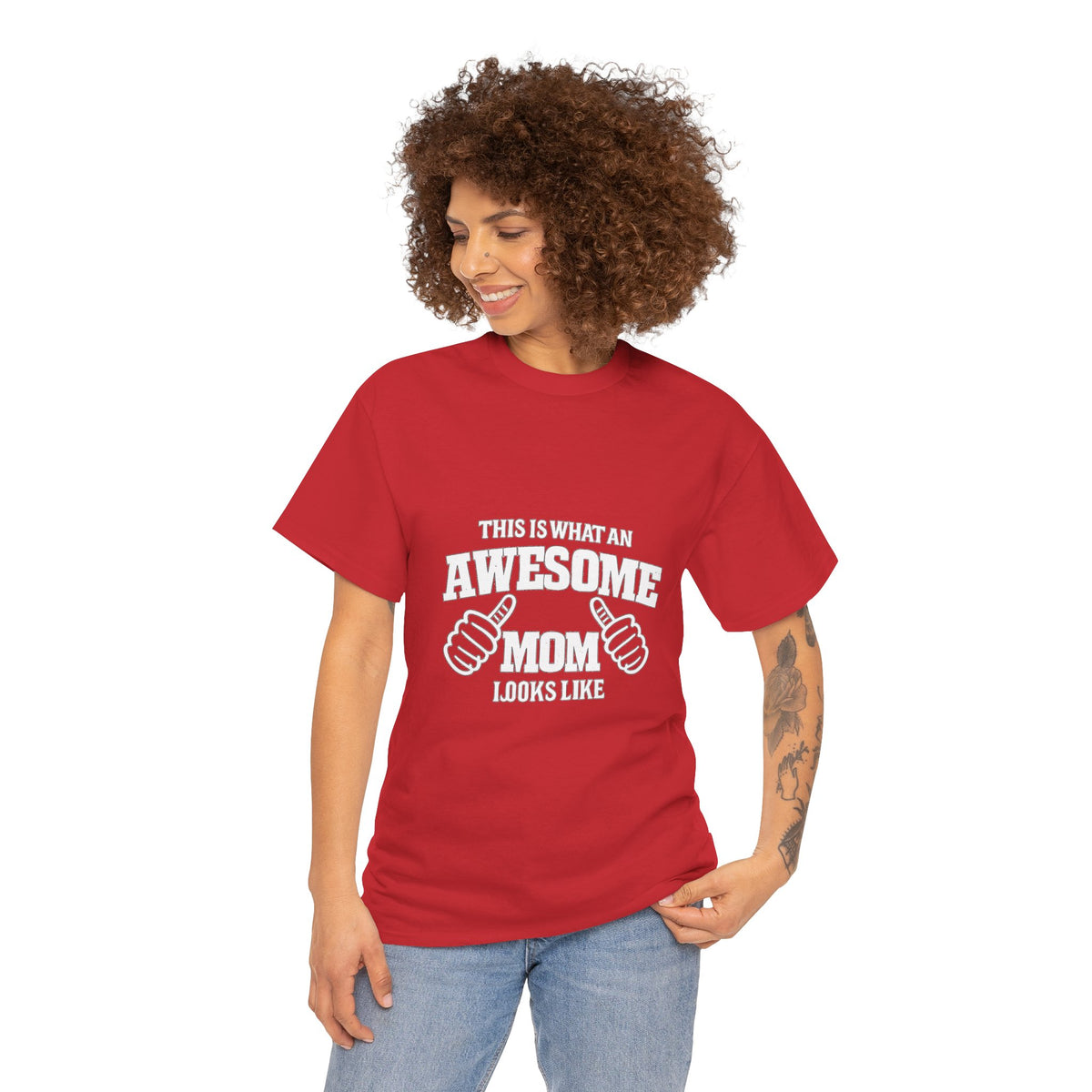 Awesome Mom with Pointing Thumbs T-Shirt | Mother's Day Tee