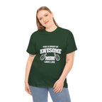 Awesome Mom with Pointing Thumbs T-Shirt | Mother's Day Tee