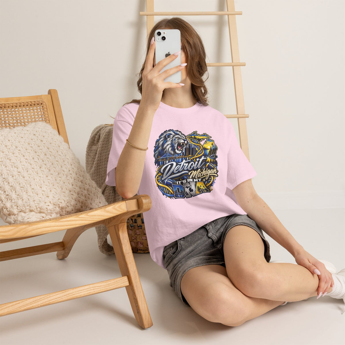 Detroit Michigan Lion Cityscape Graphic T-Shirt