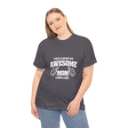 Awesome Mom with Pointing Thumbs T-Shirt | Mother's Day Tee