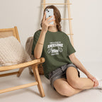 Awesome Mom with Pointing Thumbs T-Shirt | Mother's Day Tee
