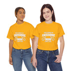 Awesome Mom with Pointing Thumbs T-Shirt | Mother's Day Tee