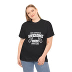 Awesome Mom with Pointing Thumbs T-Shirt | Mother's Day Tee